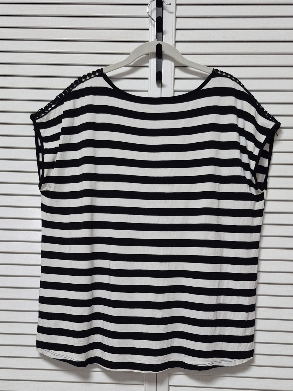 Cable & Gauge Black & White Striped Top – XL – Crochet Neckline – Stretch - Picture 3 of 7